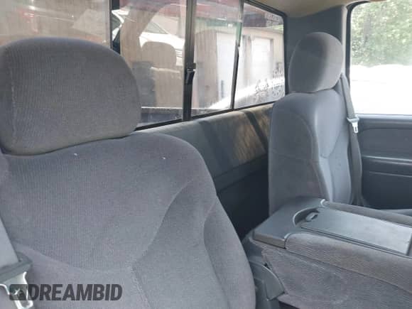 2000 GMC Sierra 1500 SLE with VIN 1GTEK14T4YE130193, listed as a IAAI auction lot 42132453 with 213,244 mi miles and . Bid and sale history available at DreamBid. Image 8.
