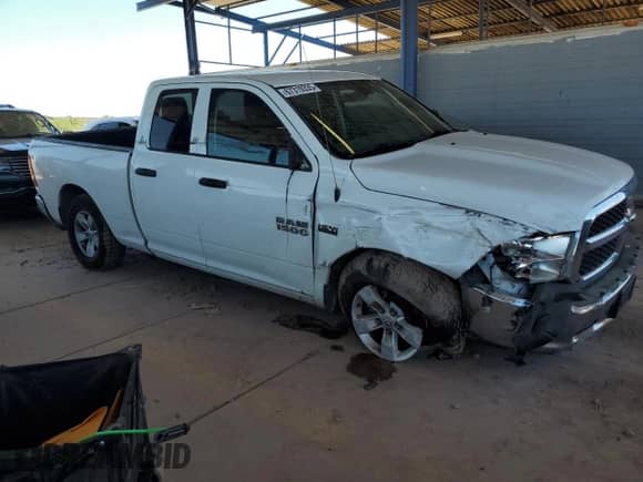 2017 Ram 1500 Tradesman z VIN 1C6RR6FT3HS549670, wystawiony jako Copart lot #67319335 z przebiegiem 102 681 mil mil oraz Szkoda całkowita • Salvage title. Historia ofert i sprzedaży dostępna na DreamBid. Obrazek 4.