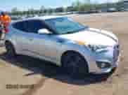 2013 Hyundai Veloster Turbo z VIN KMHTC6AE2DU147433, wystawiony jako IAAI lot #42239672 z przebiegiem 130 640 mil mil oraz . Historia ofert i sprzedaży dostępna na DreamBid. Obrazek 1.