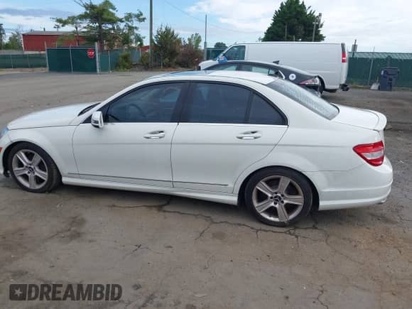 2010 Mercedes-Benz C 300 Sport с VIN WDDGF8BB9AF485480, выставлен на аукционе IAAI как лот 43319384 с пробегом 181 346 миль миль и . История ставок и продаж доступна на DreamBid. Изображение 15.