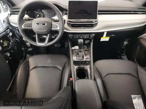 2025 Jeep Compass Limited с VIN 3C4NJDCN4ST522542, выставлен на аукционе Copart как лот 84478225 с пробегом Не указан миль и Чистый • Clean title. История ставок и продаж доступна на DreamBid. Изображение 8.