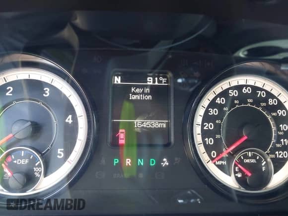 2018 Ram 1500 Tradesman z VIN 1C6RR6KM2JS225601, wystawiony jako IAAI lot #43214577 z przebiegiem 164 538 mil mil oraz . Historia ofert i sprzedaży dostępna na DreamBid. Obrazek 7.