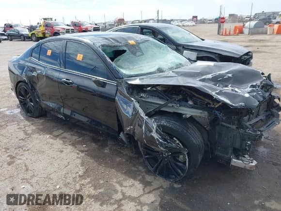 2024 Volvo S60 Plus Black Edition z VIN 7JRL12TH3RG282146, wystawiony jako IAAI lot #41623650 z przebiegiem Nie podano mil oraz . Historia ofert i sprzedaży dostępna na DreamBid. Obrazek 1.