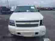 2010 Chevrolet Suburban LTZ z VIN 1GNUCKE07AR271316, wystawiony jako IAAI lot #42097289 z przebiegiem 109 626 mil mil oraz . Historia ofert i sprzedaży dostępna na DreamBid. Obrazek 13.
