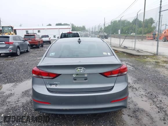 2018 Hyundai Elantra SEL с VIN KMHD84LF2JU588202, выставлен на аукционе IAAI как лот 42879411 с пробегом 67 570 миль миль и . История ставок и продаж доступна на DreamBid. Изображение 16.