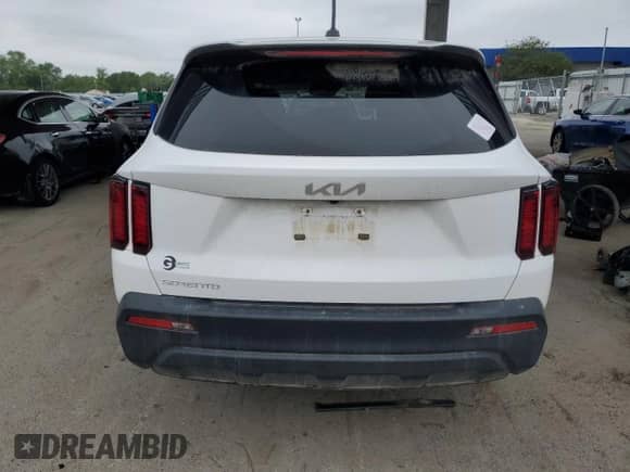 2023 Kia Sorento LX z VIN 5XYRG4LC7PG176354, wystawiony jako Copart lot #65043975 z przebiegiem 60 922 mil mil oraz Nie do naprawy • Non repairable. Historia ofert i sprzedaży dostępna na DreamBid. Obrazek 6.