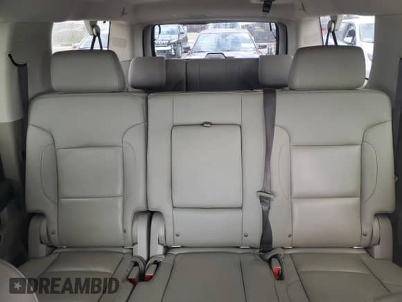2019 Chevrolet Suburban LT с VIN 1GNSKHKC5KR187881, выставлен на аукционе Copart как лот 71049705 с пробегом 118 140 миль миль и Списание • Salvage title. История ставок и продаж доступна на DreamBid. Изображение 10.
