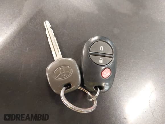 2017 Toyota Sienna L z VIN 5TDZZ3DC8HS785086, wystawiony jako IAAI lot #42383507 z przebiegiem 361 598 mil mil oraz . Historia ofert i sprzedaży dostępna na DreamBid. Obrazek 11.