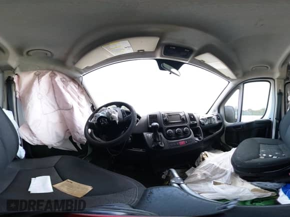 2015 Ram ProMaster Cargo z VIN 3C6TRVAG2FE513737, wystawiony jako IAAI lot #42893845 z przebiegiem 189 636 mil mil oraz . Historia ofert i sprzedaży dostępna na DreamBid. Obrazek 18.