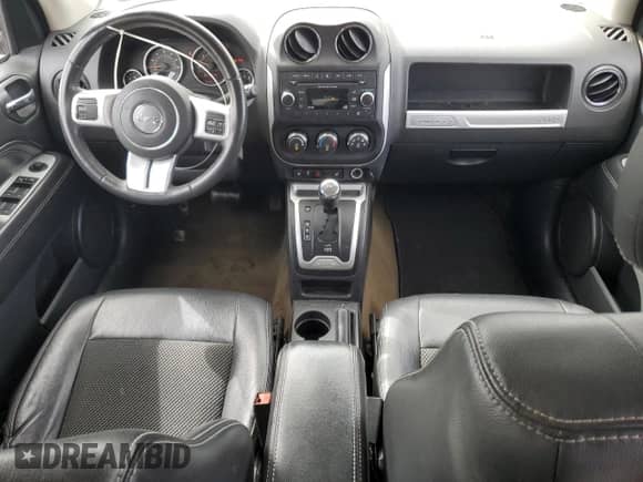 2016 Jeep Compass Latitude с VIN 1C4NJCEA8GD744678, выставлен на аукционе Copart как лот 86157795 с пробегом 117 980 миль миль и Списание • Salvage title. История ставок и продаж доступна на DreamBid. Изображение 8.