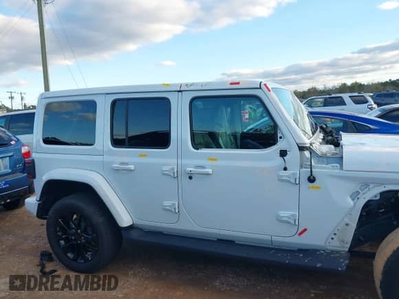2021 Jeep Wrangler Unlimited Sahara z VIN 1C4JJXP64MW840094, wystawiony jako IAAI lot #40830676 z przebiegiem 31 716 mil mil oraz . Historia ofert i sprzedaży dostępna na DreamBid. Obrazek 14.