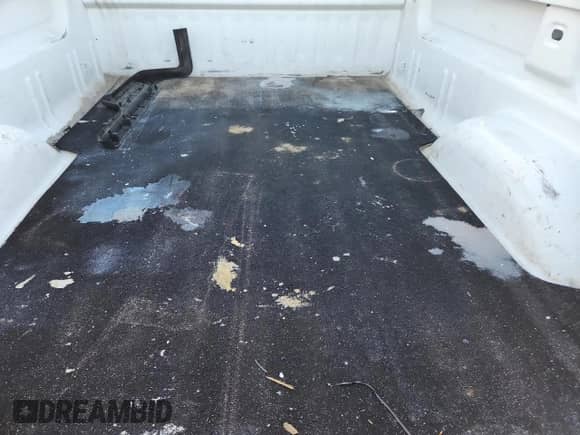 2008 Chevrolet Silverado 2500HD Work Truck z VIN 1GCHK24KX8E184219, wystawiony jako Copart lot #84604635 z przebiegiem 175 981 mil mil oraz Szkoda całkowita • Salvage title. Historia ofert i sprzedaży dostępna na DreamBid. Obrazek 10.