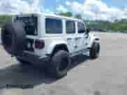 2021 Jeep Wrangler Unlimited Sahara Altitude z VIN 1C4HJXEN7MW518395, wystawiony jako IAAI lot #42484314 z przebiegiem 55 000 mil mil oraz . Historia ofert i sprzedaży dostępna na DreamBid. Obrazek 4.