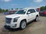 2015 Cadillac Escalade Platinum z VIN 1GYS4PKJ3FR642643, wystawiony jako IAAI lot #42927528 z przebiegiem 95 428 mil mil oraz . Historia ofert i sprzedaży dostępna na DreamBid. Obrazek 2.
