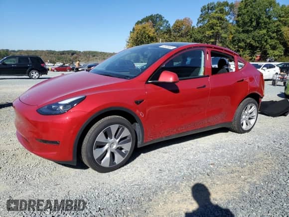 2024 Tesla Model Y Long Range with VIN 7SAYGDEE5RA217617, listed as a Copart auction lot 82626685 with 15,664 mi miles and Salvage title. Bid and sale history available at DreamBid. Image 1.