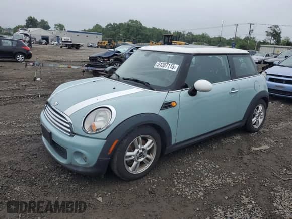 2013 MINI Hardtop with VIN WMWSU3C55DT546767, listed as a Copart auction lot 61287115 with 181,711 mi miles and Clean title. Bid and sale history available at DreamBid. Image 1.