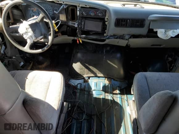 2001 Chevrolet Express с VIN 1GAGG25R411191665, выставлен на аукционе Copart как лот 49011535 с пробегом Не указан миль и Списание • Salvage title. История ставок и продаж доступна на DreamBid. Изображение 8.