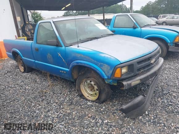 1994 Chevrolet S-10 z VIN 1GCCS14Z6R8130319, wystawiony jako IAAI lot #42463264 z przebiegiem 88 831 mil mil oraz . Historia ofert i sprzedaży dostępna na DreamBid. Obrazek 1.