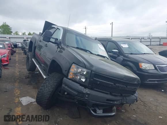 2013 Chevrolet Silverado 1500 LS z VIN 3GCPCREA7DG127096, wystawiony jako IAAI lot #41908908 z przebiegiem 136 794 mil mil oraz . Historia ofert i sprzedaży dostępna na DreamBid. Obrazek 1.