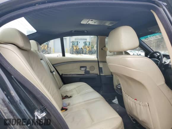 2004 BMW 7 Series 745i z VIN WBAGL63404DP71724, wystawiony jako Copart lot #52178015 z przebiegiem Nie podano mil oraz Czysty tytuł • Clean title. Historia ofert i sprzedaży dostępna na DreamBid. Obrazek 10.