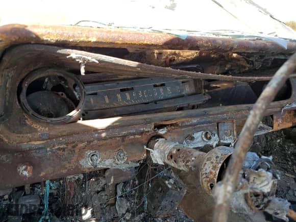 1965 Chevrolet Impala z VIN 164375L212446, wystawiony jako Copart lot #55611653 z przebiegiem Nie podano mil oraz Nie do naprawy • Non repairable. Historia ofert i sprzedaży dostępna na DreamBid. Obrazek 9.