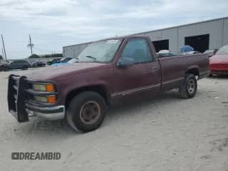 1997 Chevrolet Silverado 1500 with VIN 1GCEC14M1VZ216183, listed as a Copart auction lot 55874405 with 277,892 mi miles and Clean title. Bid and sale history available at DreamBid. Image 1.