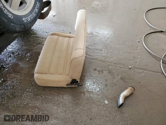 1988 Jeep Wrangler with VIN 2BCCV8111JB525624, listed as a Copart auction lot 54172965 with 247,456 mi miles and Salvage title. Bid and sale history available at DreamBid. Image 13.