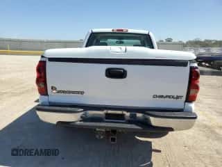 2005 Chevrolet Silverado 1500 LS z VIN 1GCEC19Z45Z151026, wystawiony jako Copart lot #84016025 z przebiegiem 143 668 mil mil oraz Szkoda całkowita • Salvage title. Historia ofert i sprzedaży dostępna na DreamBid. Obrazek 6.