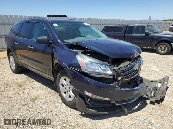 2017 Chevrolet Traverse LS z VIN 1GNKVFED1HJ140872, wystawiony jako Copart lot #61659385 z przebiegiem Nie podano mil oraz Szkoda całkowita • Salvage title. Historia ofert i sprzedaży dostępna na DreamBid. Obrazek 4.