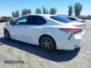 2021 Toyota Camry SE Nightshade z VIN 4T1G11AK8MU433769, wystawiony jako IAAI lot #43150076 z przebiegiem 92 123 mil mil oraz . Historia ofert i sprzedaży dostępna na DreamBid. Obrazek 3.