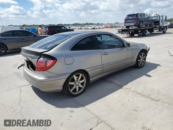 2003 Mercedes-Benz C 320 z VIN WDBRN64J13A507887, wystawiony jako Copart lot #71978414 z przebiegiem Nie podano mil oraz Szkoda całkowita • Salvage title. Historia ofert i sprzedaży dostępna na DreamBid. Obrazek 3.