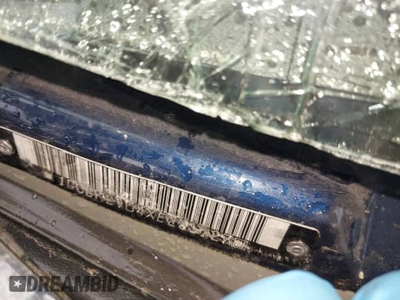 1999 Chevrolet Silverado 2500 LS z VIN 1GCGK29U4XE233127, wystawiony jako IAAI lot #41811564 z przebiegiem Nie podano mil oraz . Historia ofert i sprzedaży dostępna na DreamBid. Obrazek 9.