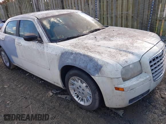 2006 Chrysler 300 with VIN 2C3KA43R96H470429, listed as a IAAI auction lot 43591639 with 85,180 mi miles and . Bid and sale history available at DreamBid. Image 1.