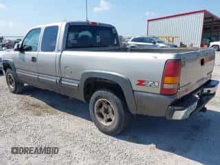 2000 Chevrolet Silverado 1500 LT z VIN 1GCEK19T0YE316404, wystawiony jako IAAI lot #42856021 z przebiegiem 233 290 mil mil oraz . Historia ofert i sprzedaży dostępna na DreamBid. Obrazek 3.
