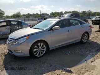 2013 Hyundai Sonata SE z VIN 5NPEC4ACXDH634227, wystawiony jako Copart lot #65918335 z przebiegiem 218 488 mil mil oraz Szkoda całkowita • Salvage title. Historia ofert i sprzedaży dostępna na DreamBid. Obrazek 1.