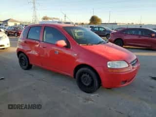 2006 Chevrolet Aveo LS z VIN KL1TD66686B671596, wystawiony jako Copart lot #76904744 z przebiegiem 234 892 mil mil oraz Szkoda całkowita • Salvage title. Historia ofert i sprzedaży dostępna na DreamBid. Obrazek 4.