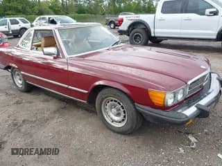1985 Mercedes-Benz 380 z VIN WDBBA45C1FA018220, wystawiony jako IAAI lot #43331044 z przebiegiem 136 416 mil mil oraz . Historia ofert i sprzedaży dostępna na DreamBid. Obrazek 1.