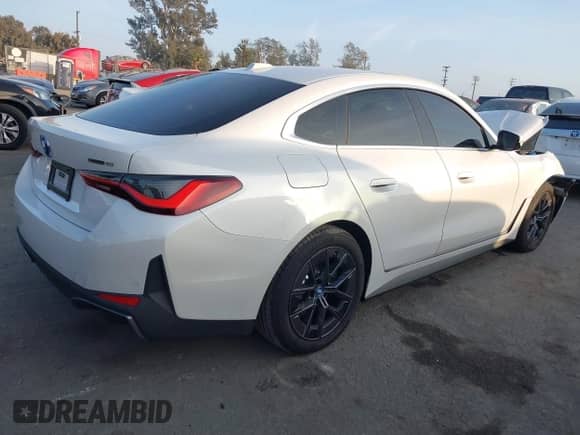 2024 BMW i4 eDrive40 с VIN WBY73AW04RFS99441, выставлен на аукционе IAAI как лот 41225288 с пробегом 557 миль миль и . История ставок и продаж доступна на DreamBid. Изображение 4.