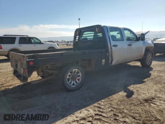 2011 Chevrolet Silverado 3500 z VIN 1GB4KZCG4BF213269, wystawiony jako Copart lot #81902364 z przebiegiem 248 408 mil mil oraz Szkoda całkowita • Salvage title. Historia ofert i sprzedaży dostępna na DreamBid. Obrazek 3.