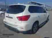 2019 Nissan Pathfinder S z VIN 5N1DR2MNXKC640870, wystawiony jako IAAI lot #41490215 z przebiegiem 82 823 mil mil oraz . Historia ofert i sprzedaży dostępna na DreamBid. Obrazek 4.