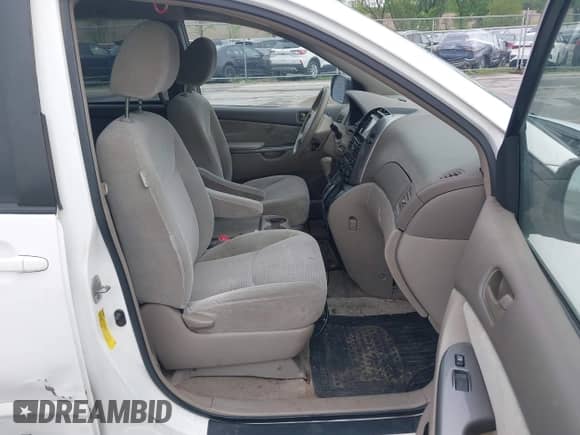 2010 Toyota Sienna CE z VIN 5TDKK4CC7AS312444, wystawiony jako IAAI lot #42291580 z przebiegiem 215 260 mil mil oraz . Historia ofert i sprzedaży dostępna na DreamBid. Obrazek 5.