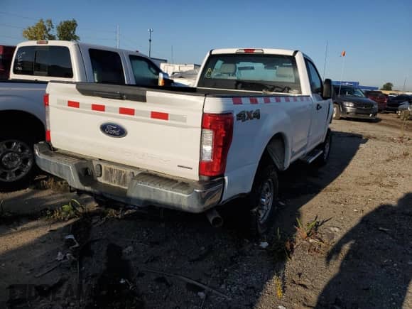 2017 Ford F-250 XLT с VIN 1FTBF2B60HEB57207, выставлен на аукционе Copart как лот 70478964 с пробегом 72 175 миль миль и Списание • Salvage title. История ставок и продаж доступна на DreamBid. Изображение 3.