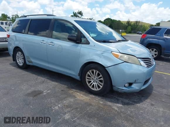 2015 Toyota Sienna XLE with VIN 5TDYK3DC3FS537633, listed as a IAAI auction lot 42534653 with 250,730 mi miles and . Bid and sale history available at DreamBid. Image 1.