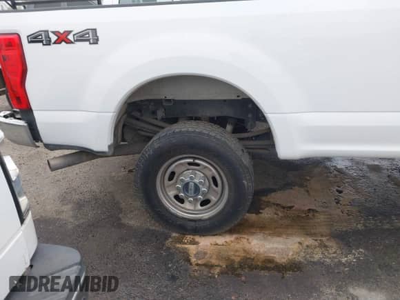 2018 Ford F-250 XL с VIN 1FT7W2B66JEC25103, выставлен на аукционе IAAI как лот 41108742 с пробегом 122 436 миль миль и . История ставок и продаж доступна на DreamBid. Изображение 17.