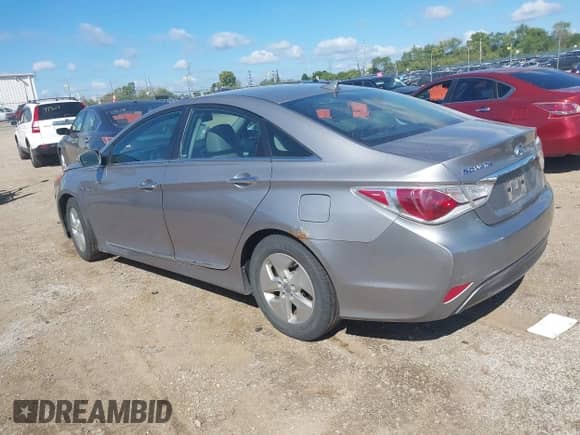 2012 Hyundai Sonata Hybrid with VIN KMHEC4A45CA042065, listed as a IAAI auction lot 43315712 with 131,398 mi miles and . Bid and sale history available at DreamBid. Image 3.