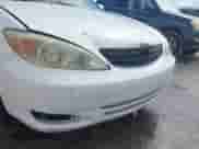 2002 Toyota Camry LE z VIN 4T1BE32K12U093855, wystawiony jako IAAI lot #43289351 z przebiegiem 303 306 mil mil oraz . Historia ofert i sprzedaży dostępna na DreamBid. Obrazek 6.