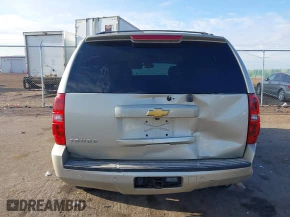 2014 Chevrolet Tahoe LS z VIN 1GNSKAE08ER161675, wystawiony jako IAAI lot #41859769 z przebiegiem 160 711 mil mil oraz . Historia ofert i sprzedaży dostępna na DreamBid. Obrazek 16.