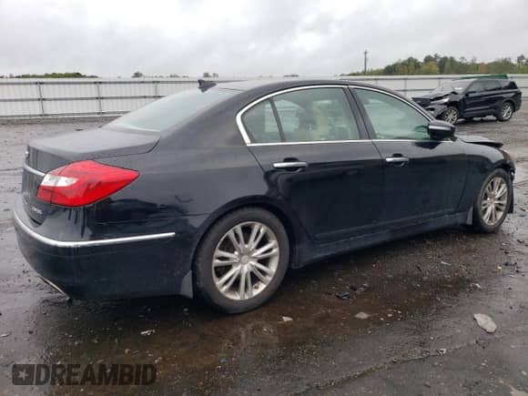 2013 Hyundai Genesis 3.8L z VIN KMHGC4DD6DU220845, wystawiony jako Copart lot #71962964 z przebiegiem 106 762 mil mil oraz Szkoda całkowita • Salvage title. Historia ofert i sprzedaży dostępna na DreamBid. Obrazek 3.