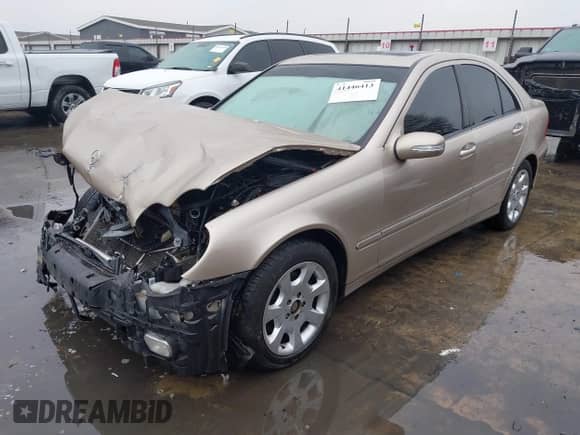 2005 Mercedes-Benz C 320 z VIN WDBRF64J65F576240, wystawiony jako IAAI lot #41446413 z przebiegiem 68 000 mil mil oraz . Historia ofert i sprzedaży dostępna na DreamBid. Obrazek 23.