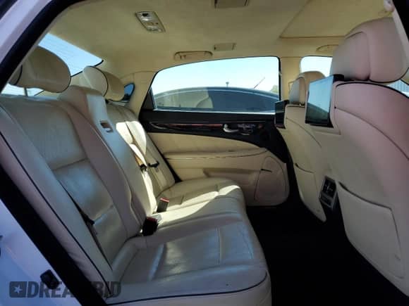 2015 Hyundai Equus Ultimate z VIN KMHGH4JH2FU095077, wystawiony jako Copart lot #71481054 z przebiegiem 111 373 mil mil oraz Szkoda całkowita • Salvage title. Historia ofert i sprzedaży dostępna na DreamBid. Obrazek 10.